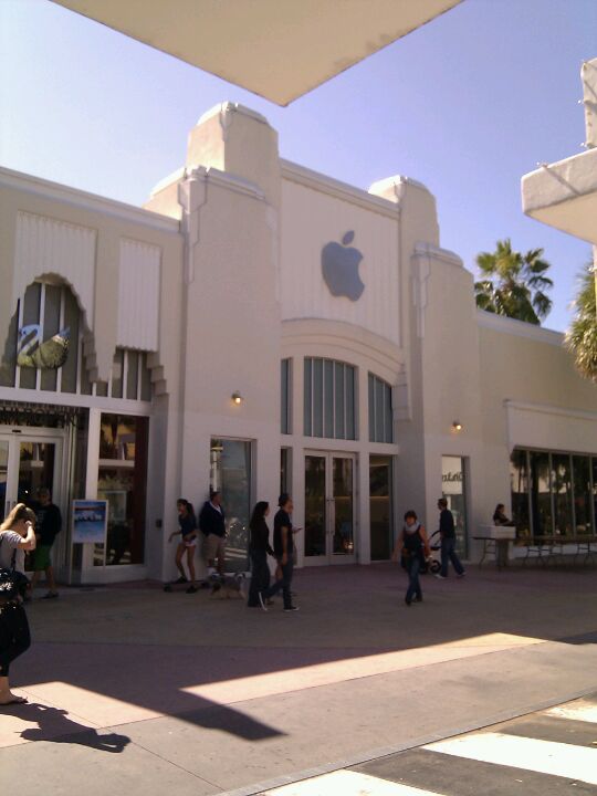Apple Store Lincoln Road editorial image. Image of retail - 60433195