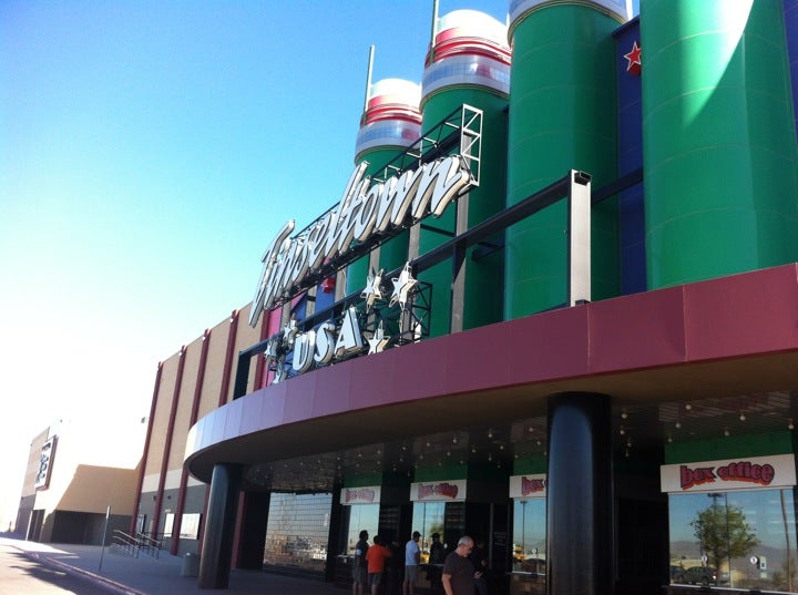 Cinemark Tinseltown Las Palmas XD and ScreenX, 11855 Gateway Blvd. West