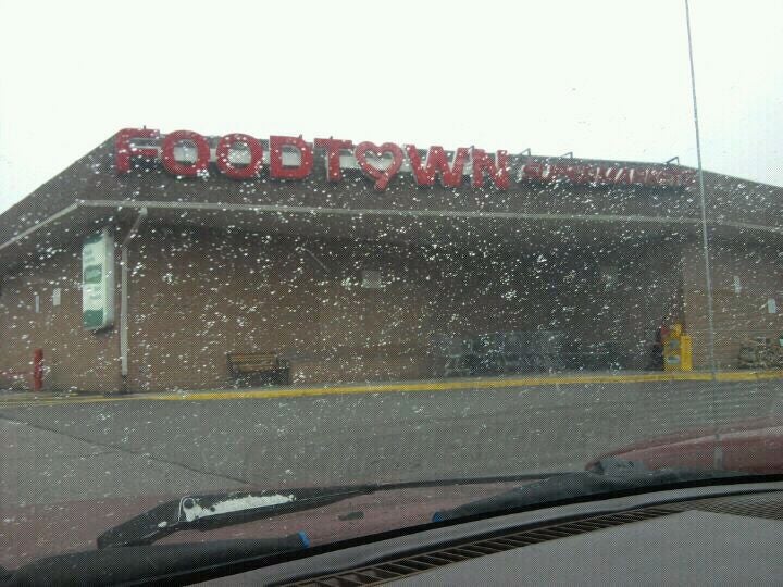 Food Town Fresh Market of Temperance, 8926 Lewis Ave, Temperance, MI