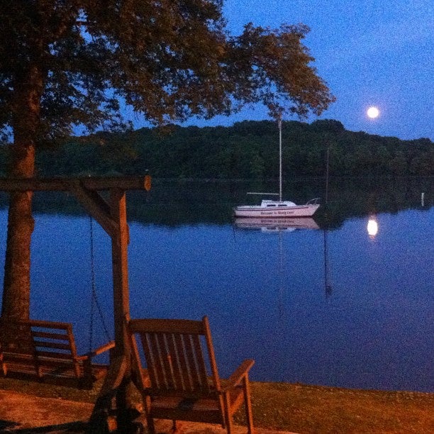 Shady Cove Restaurant & Tiki Bar, 1115 Shady Cove Rd, Castalian Springs