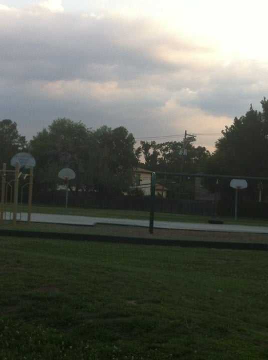 River Oaks Elementary School, 2008 Kirby Dr, Houston, TX, Elementary