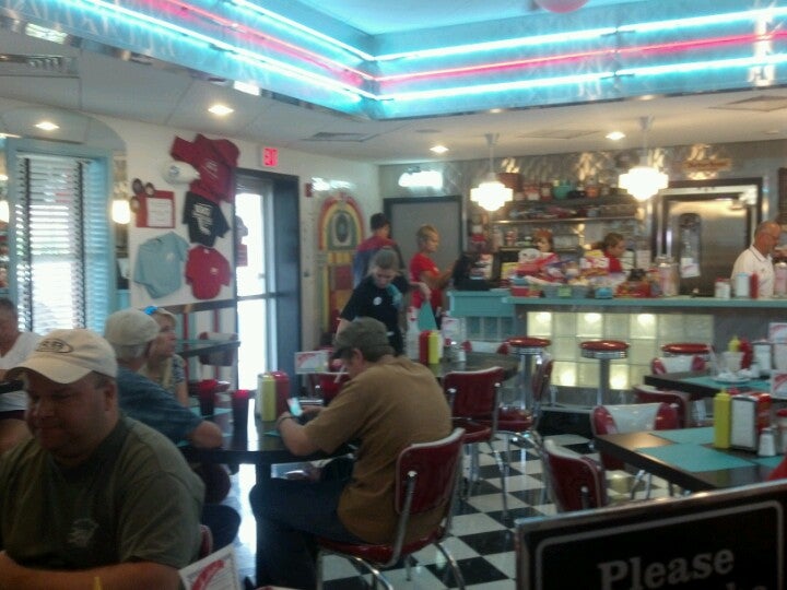 DJ's Taste of the 50's Diner, 2410 Old Philadelphia Pike, East Lampeter