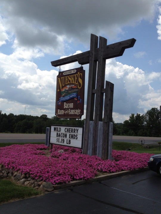 Nueske's Applewood Smoked Meats, 1390 E Grand Ave., Wittenberg, WI