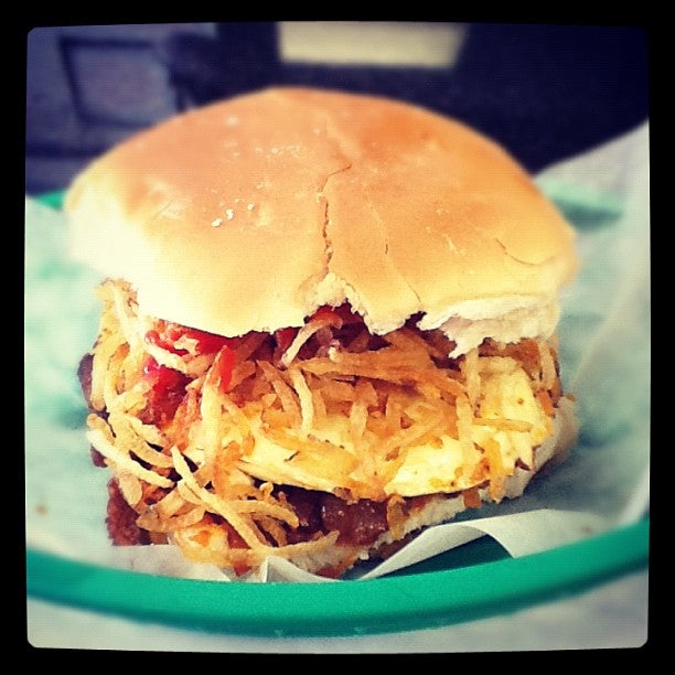 Preparing fritas - Picture of El Mago de las Fritas, Miami