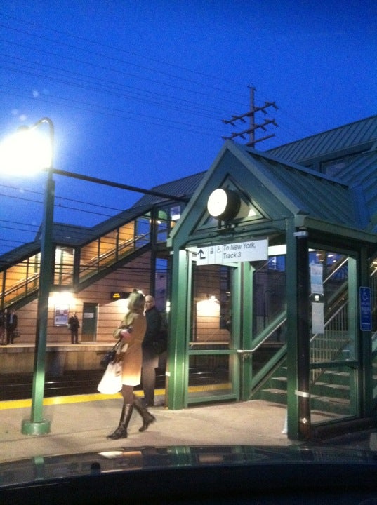 MetroNorth Greenwich Train Station, 2 Railroad Ave, Greenwich, Town of