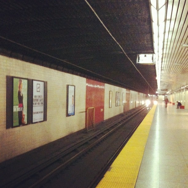 St. Clair Station, 60 Pleasant Blvd, Toronto, ON M4T 1J8, CA