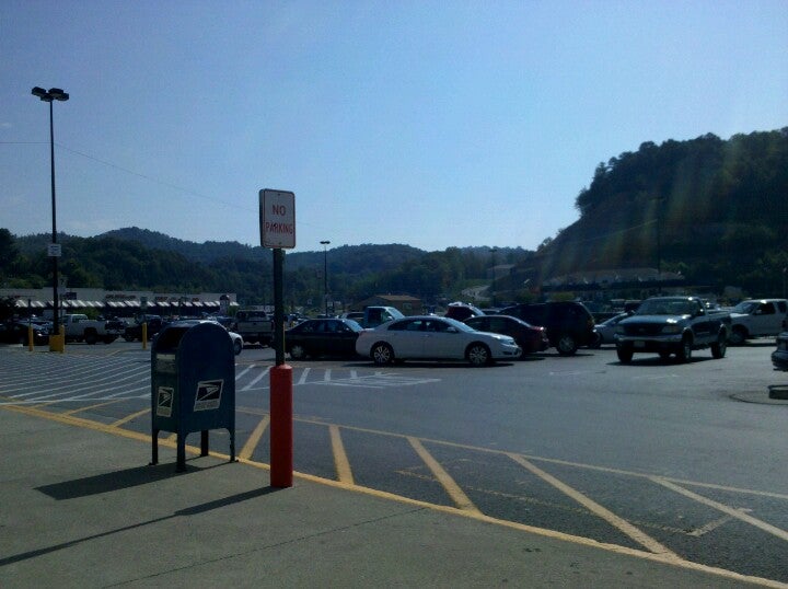 Walmart Supercenter, 441 US25E, Middlesboro, KY, Department Stores