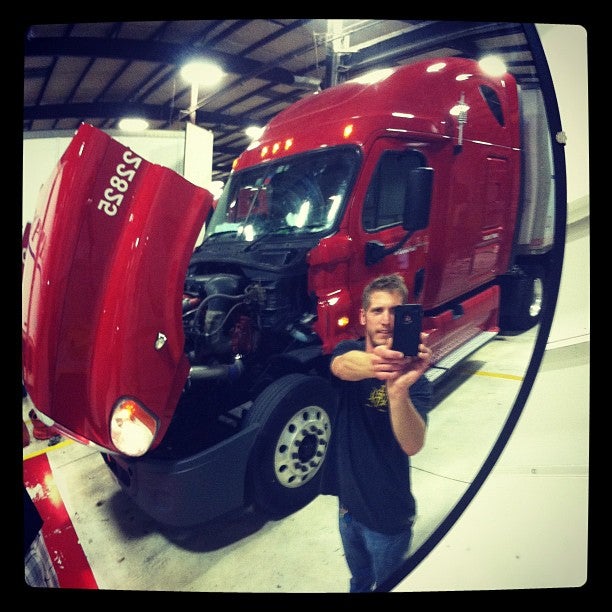 US Xpress Inc, 1535 New Hope Church Rd, Tunnel Hill, GA, Moving