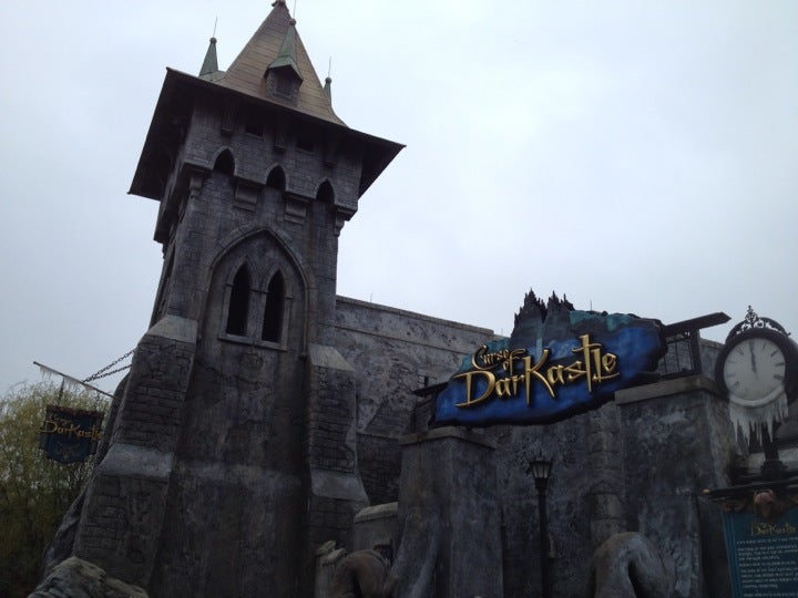 Curse of DarKastle - Busch Gardens, 1 Busch Gardens Blvd, Williamsburg ...