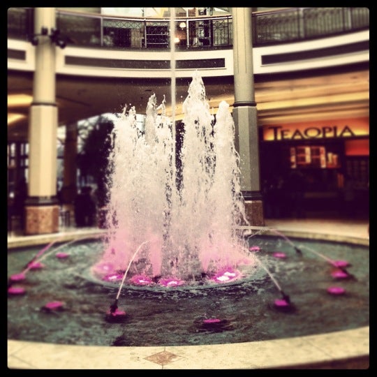 Place d’Orleans Shopping Centre, 110 Pl d'Orleans Dr, Orleans, ON