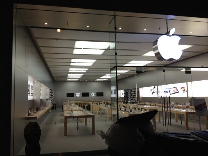Chestnut Street - Apple Store - Apple
