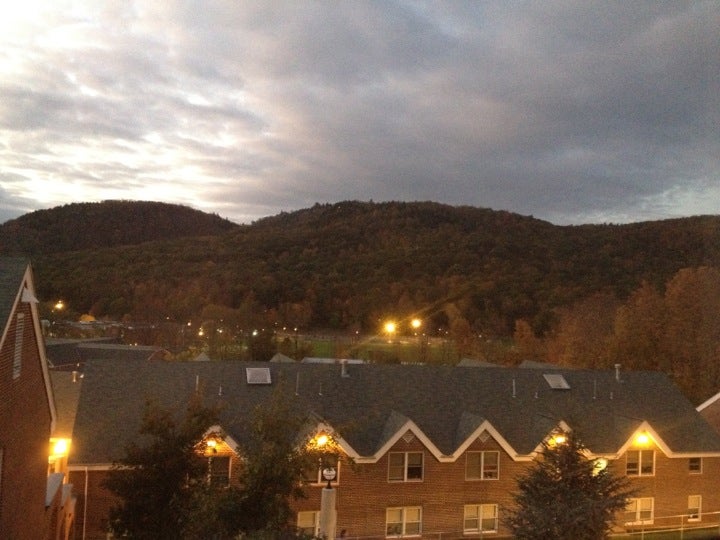 Quinnipiac University Village 600s Residence Hall, 275 Mount Carmel Ave