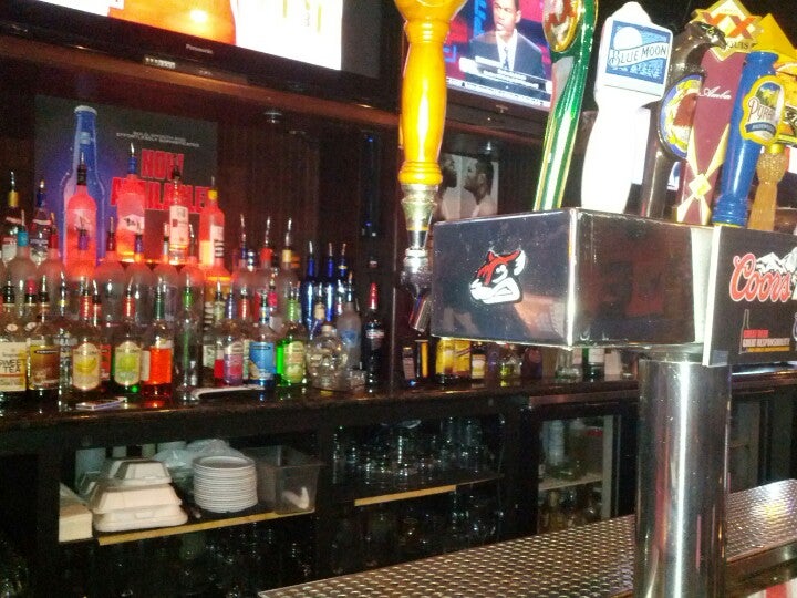 Bull Wings Bar and Grill, 9625 E Stockton Blvd, Elk Grove, CA, Eating