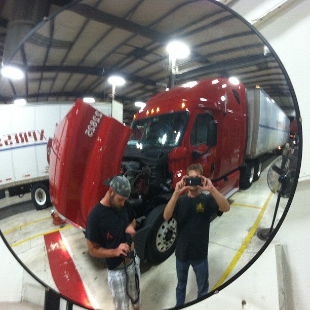 US Xpress Inc, 1535 New Hope Church Rd, Tunnel Hill, GA, Moving