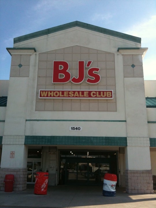 BJ's Wholesale Club Gas Station, 1540 W Boynton Beach Blvd, Boynton