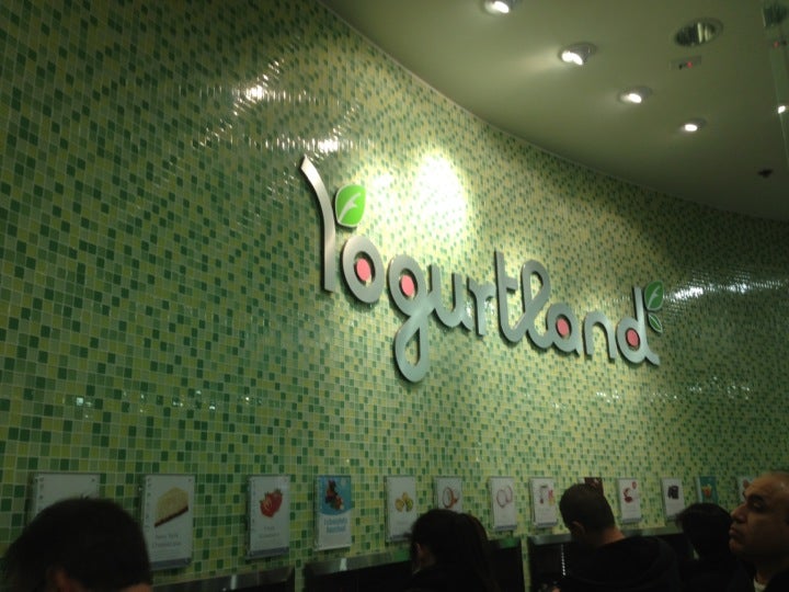 Yogurtland, 23626 El Toro Rd, Lake Forest, CA, Frozen yogurt stand