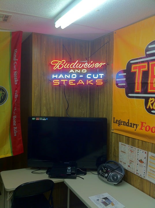 Texas Roadhouse, 356 Cornelia St, Plattsburgh, NY, Barbecue restaurant