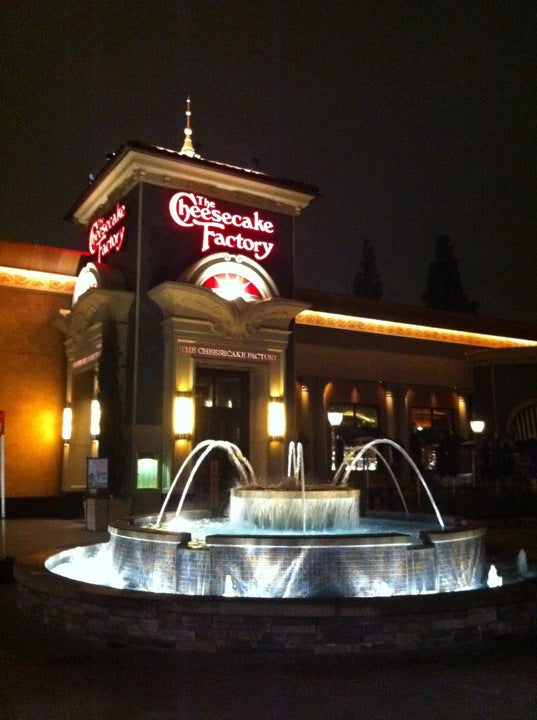 The Cheesecake Factory, 639 E Shaw Ave, Fresno, CA, Eating places