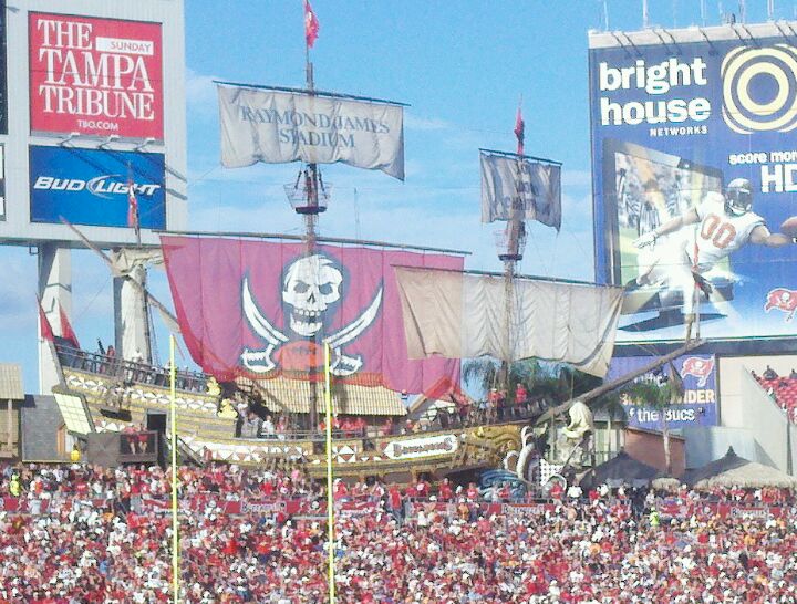 Buccaneers Team Store, 4201 N Dale Mabry Hwy, Tampa, FL, Clothing Retail -  MapQuest