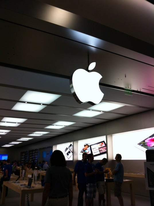 Fashion Place - Apple Store - Apple