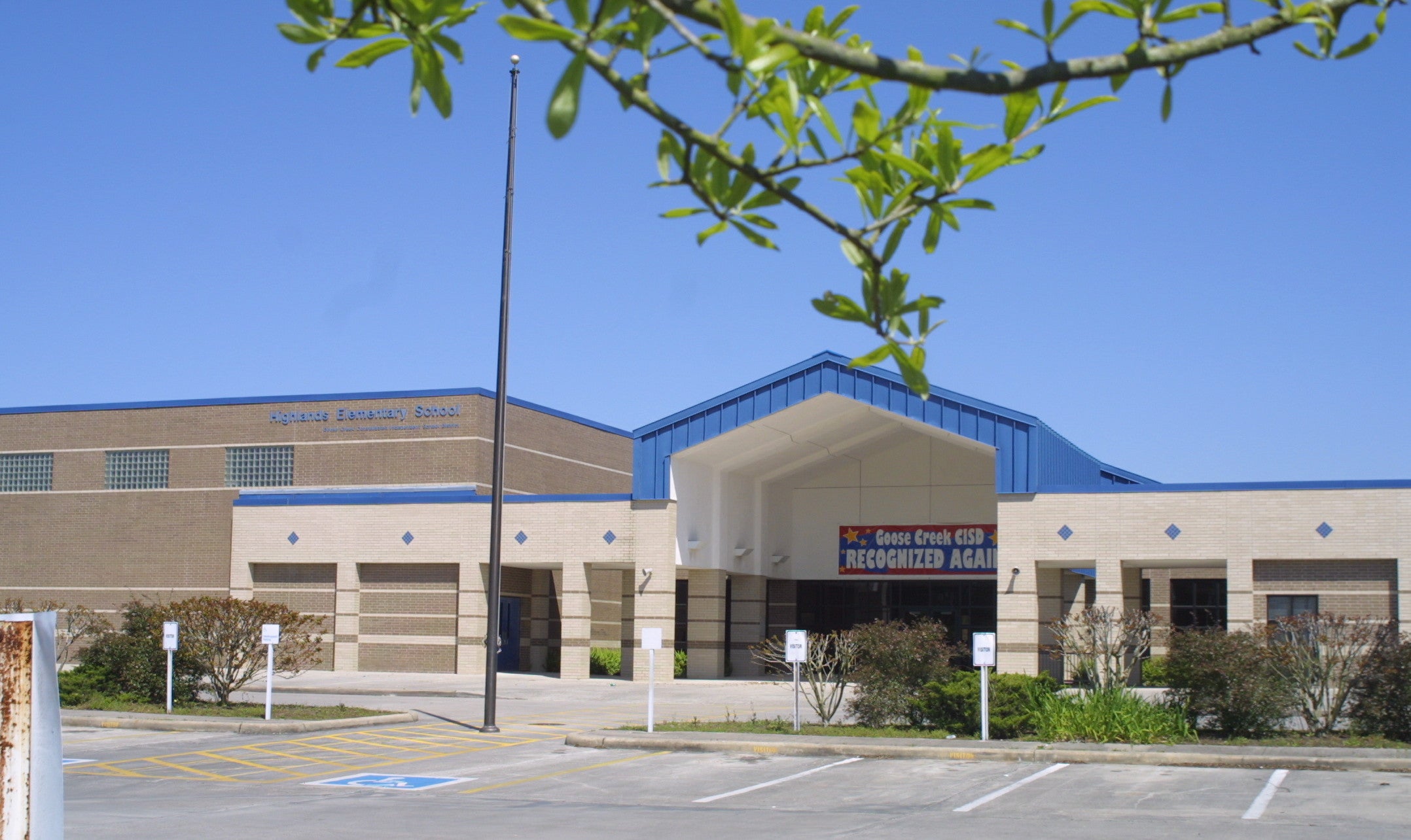 Highlands Junior High School, 1212 E Wallisville Rd, Highlands, TX