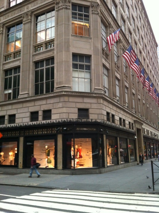 Louis Vuitton New York Saks Fifth Ave, 611 Fifth Avenue, 1st floor