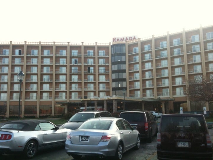 Clarion Hotel Philadelphia International Airport, 76 Industrial Hwy, Essington, PA, Hotels