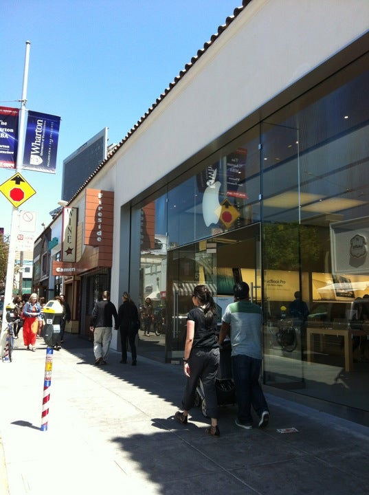 Chestnut Street - Apple Store - Apple