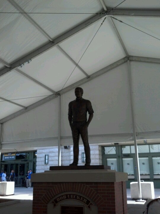 Bob Uecker Statue, Miller Park, Milwaukee, WI, Art - MapQuest