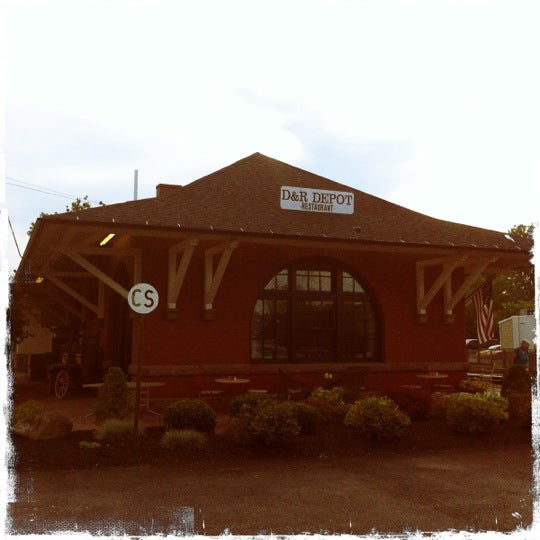 D & R Depot Restaurant, 63 Lake St, Route 19, Le Roy, NY, Eating places