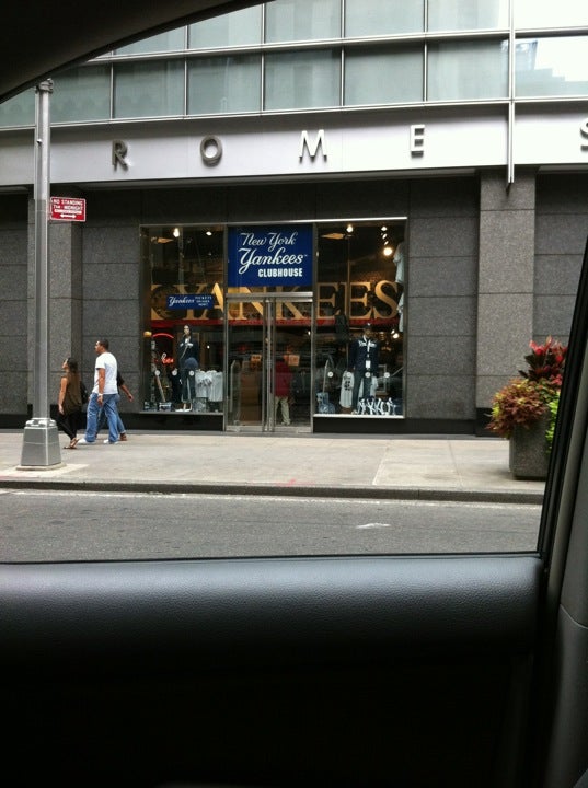 Yankees Clubhouse Shop Times Square - Picture of Yankees Clubhouse