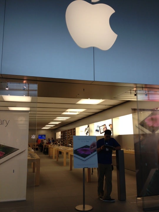 First Colony Mall - Apple Store - Apple