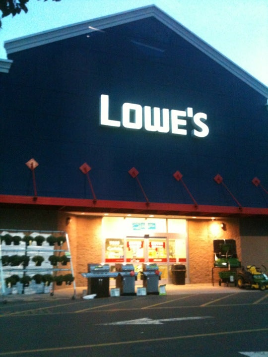 Lowe's Home Improvement, 5500 Carlisle Pike, Mechanicsburg, PA, Parking