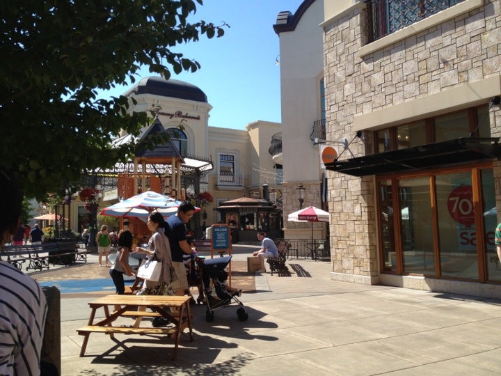 Shake Shack's latest Oregon location opens this month at this Bridgeport  Village mall 