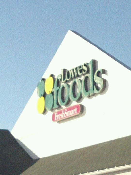 Lowes Foods Logo