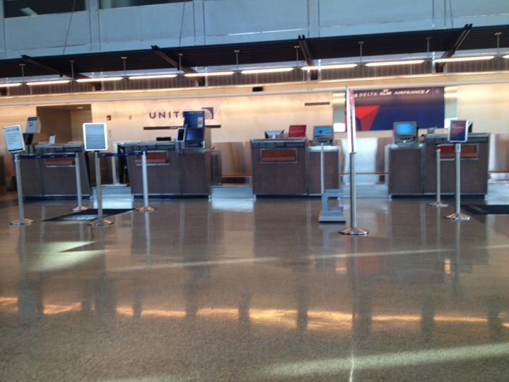 WilkesBarre/Scranton International Airport (AVP), 100 Terminal Dr, Pittston Twp, PA, Parking