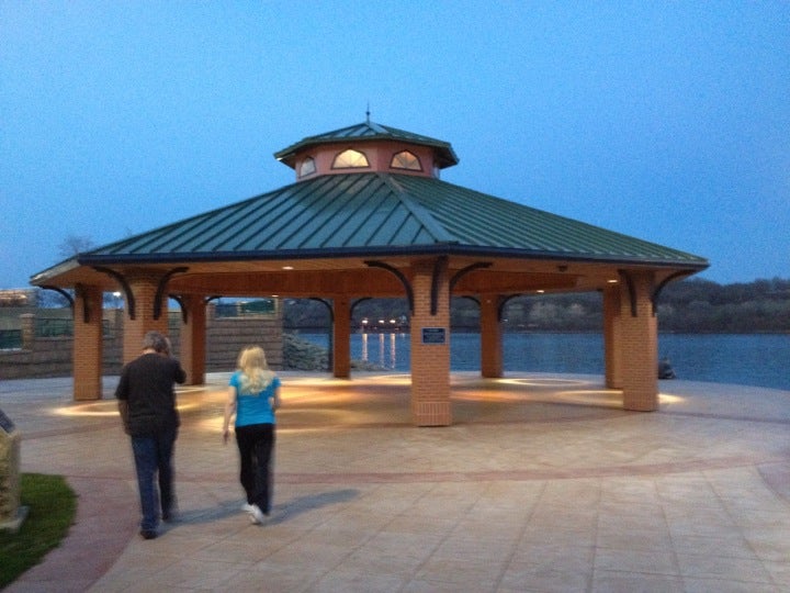 American Trust River's Edge Plaza, Dubuque, IA MapQuest