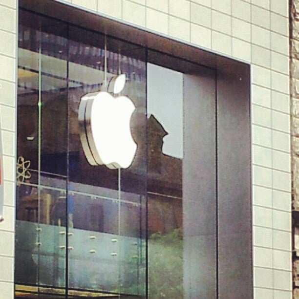 Apple SainteCatherine, 1321 Rue Stecatherine Ouest, Montreal, QC