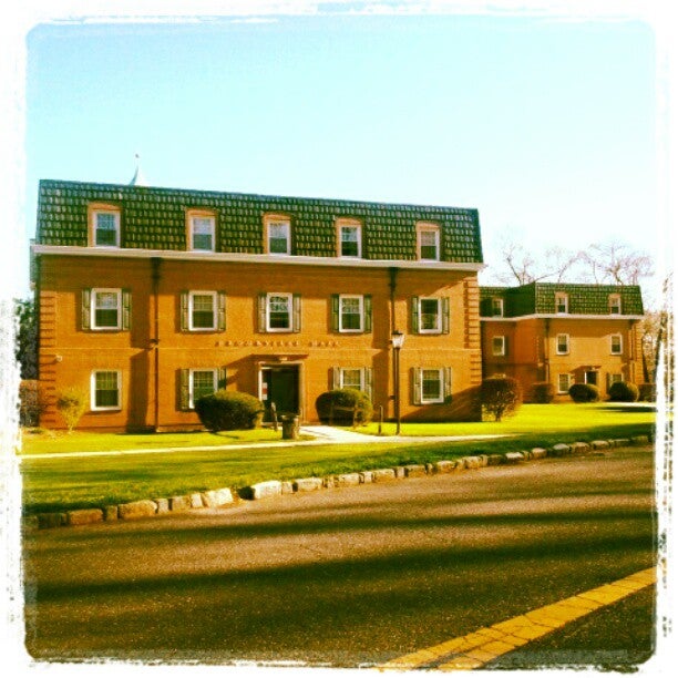 South Residence Hall Suites Liu, 720 Northern Blvd, Brookville, NY