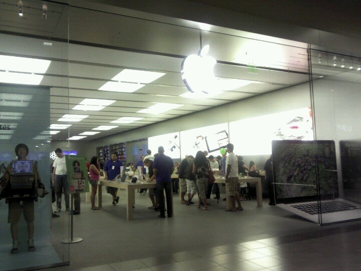 Fashion Place - Apple Store - Apple