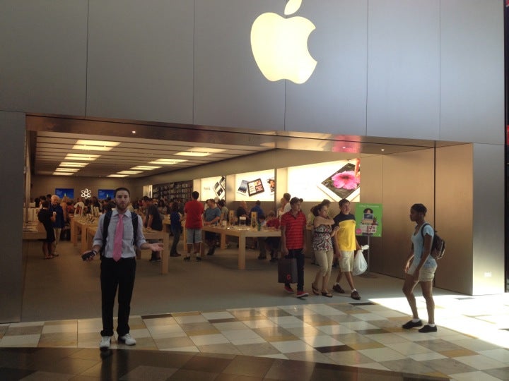 Apple Store In Brandon Florida, I finally made it to the Ap…