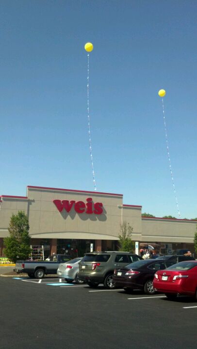 Local shoppers get first taste of Weis Markets