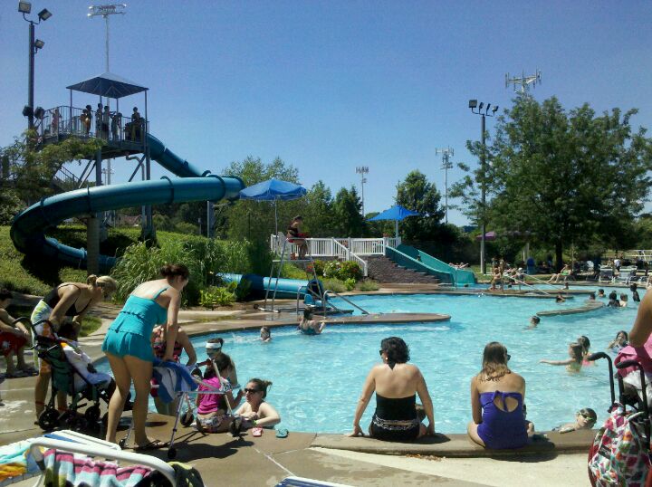 Webster Groves Aquatic Center, 33 E Glendale Rd, Webster Groves, MO