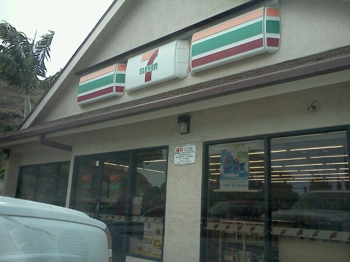 Seven Eleven (Hawaii), 515 Pepeekeo St, Honolulu, HI, Convenience