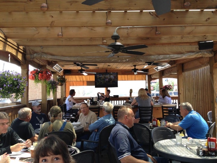 Sylvester's North End Italian Grille, 4305 Portage St NW, Jackson Twp