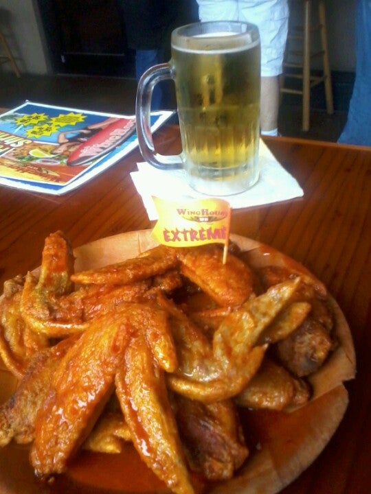 WingHouse Bar & Grill, 2640 Gulf to Bay Blvd, Clearwater, FL, Eating