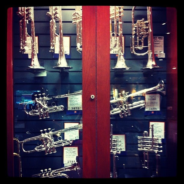 Long & McQuade Musical Instruments, 925 Bloor St W, Toronto, ON MapQuest
