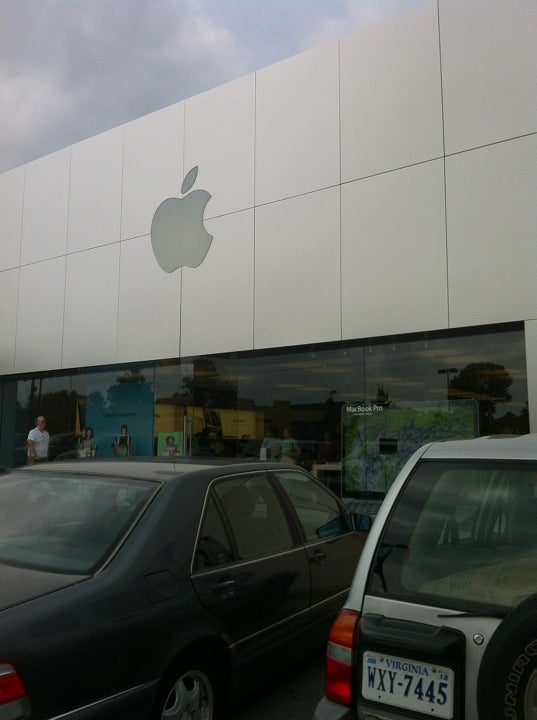 Friendly Center - Apple Store - Apple