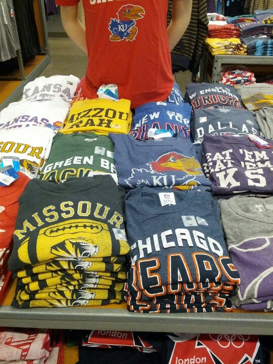 Old Navy, Tops, Old Navy Chicago Bears Shirt