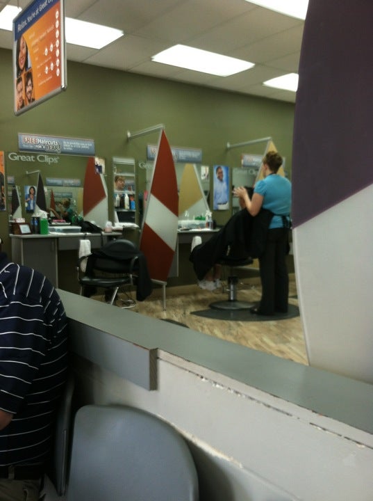 Great Clips Hair Salon in Menomonee Falls, WI - Crossroads